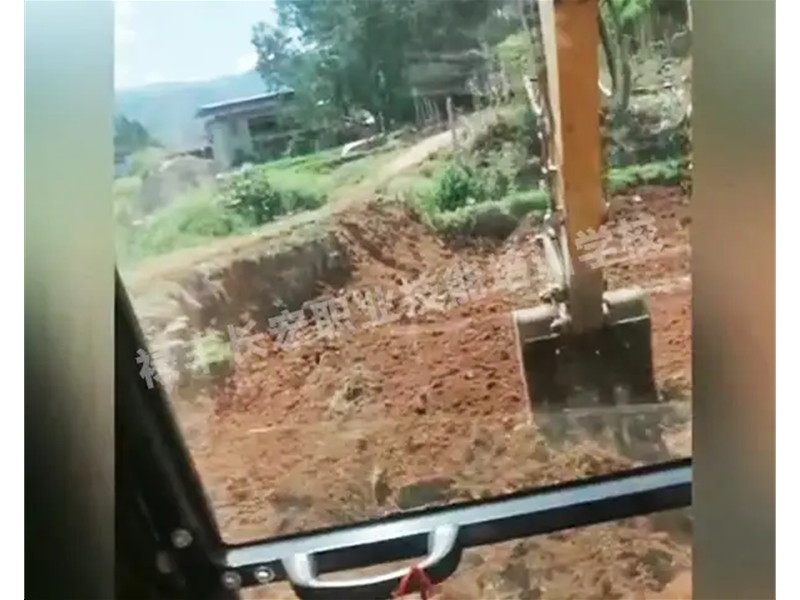 德宏挖機(jī)學(xué)員就業(yè)實(shí)拍