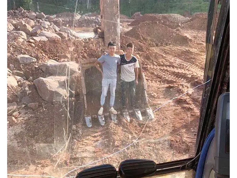 挖機培訓學校學員現場教學